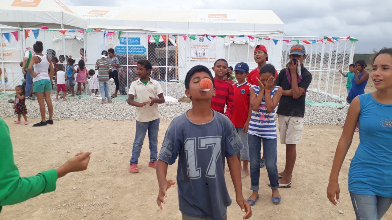 HI conducts psychosocial support activities with a group of Venezuelan children in Colombia; }}