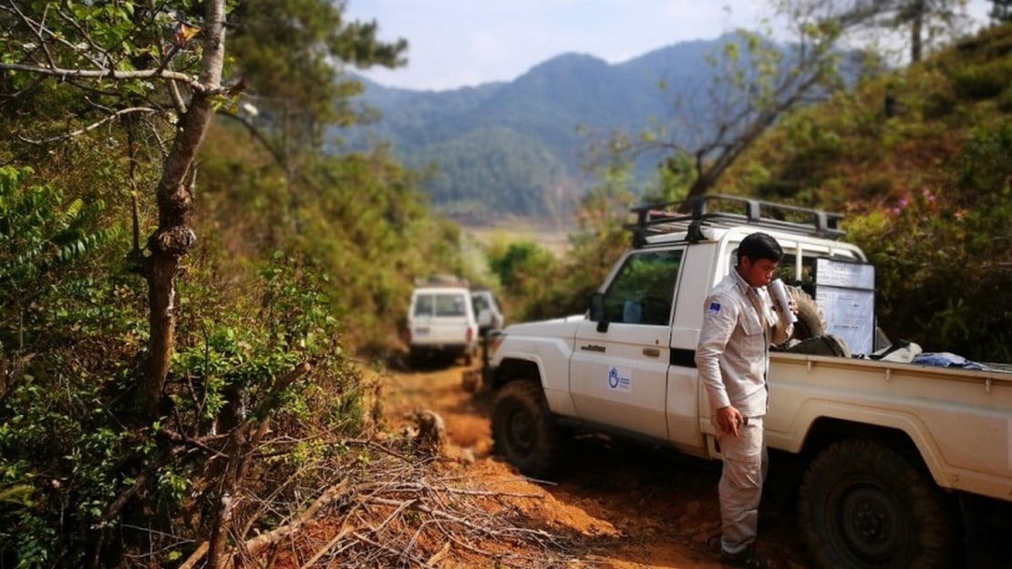HI mine clearance operation in Laos ; }}