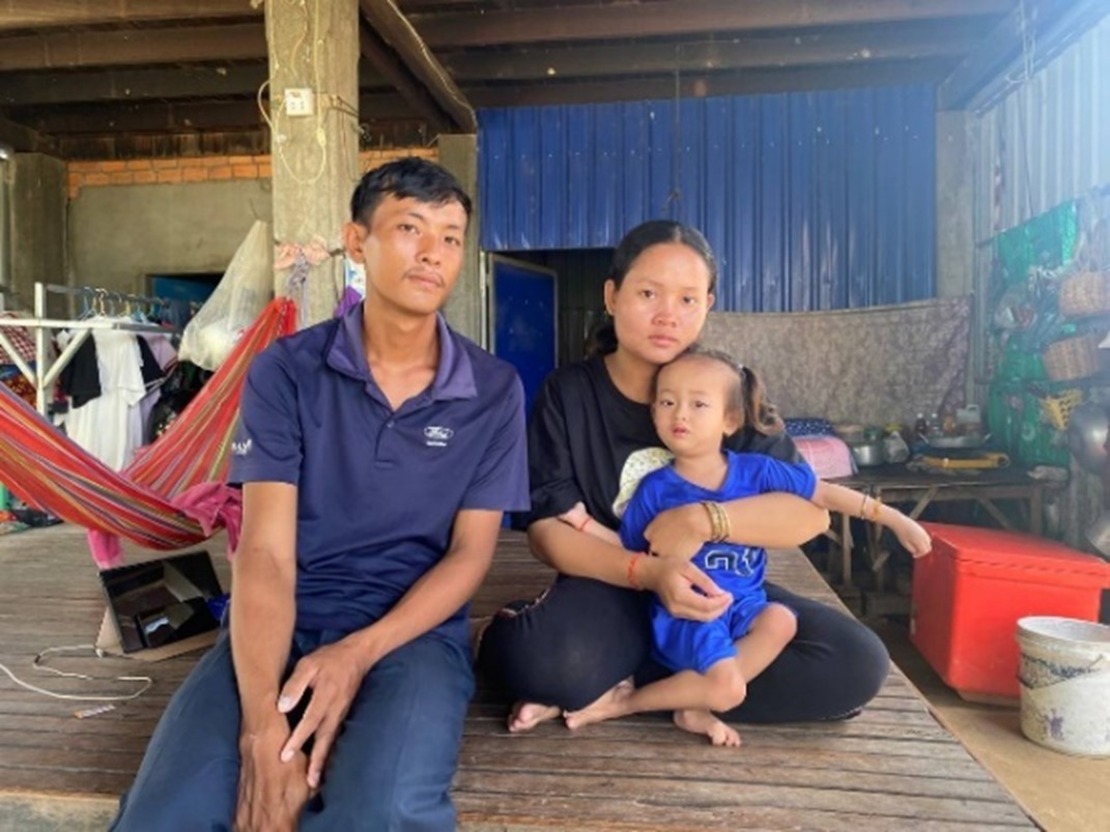 The parents of 3-year-old Nakry, born with cerebral palsy, are very pleased with the OpenTeleRehab application, which they use for their little girl's daily exercises. 