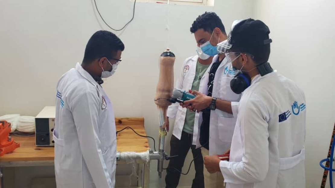 A custom-made prosthesis is produced at the Hodeidah rehabilitation center, enabling beneficiaries to regain their independence and mobility. 